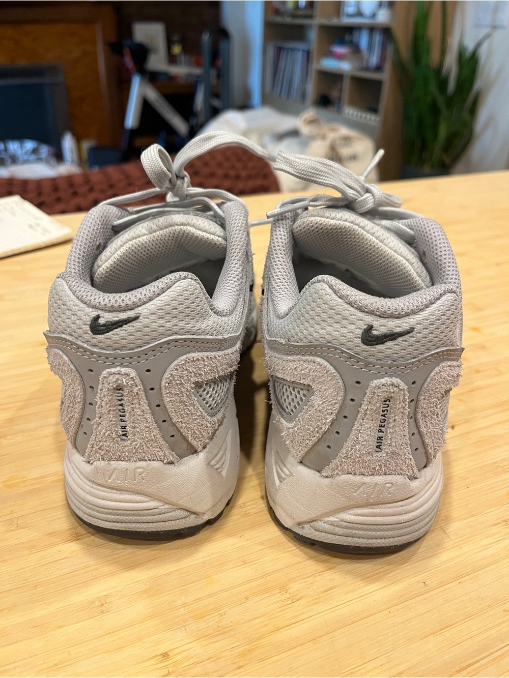 Nike Women's Cool Gray Air Pegasus 2005 - Picture 4 of 5
